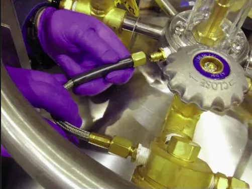 液氮罐保持壓力平衡